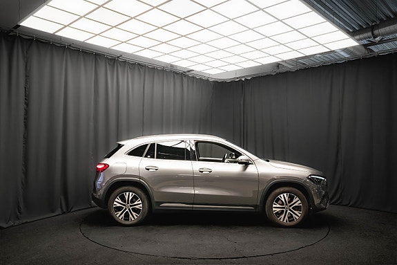 Mercedes-Benz GLA250 e 6 of 19