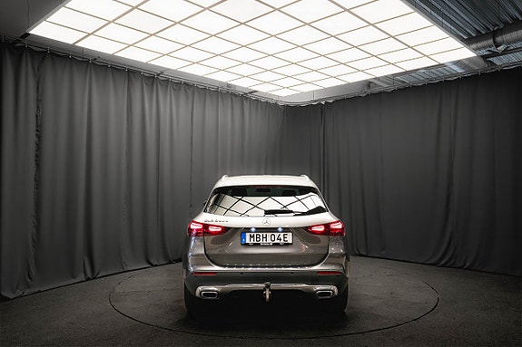 Mercedes-Benz GLA250 e 8 of 19