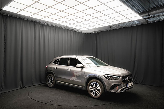 Mercedes-Benz GLA250 e 5 of 19