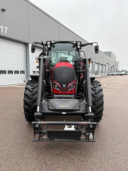 Valtra A105 / Lastare / skogsutrustad 3 of 10