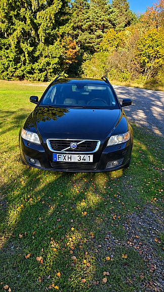 Volvo V50 2 of 14