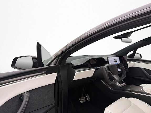 Tesla Model X 14 of 30