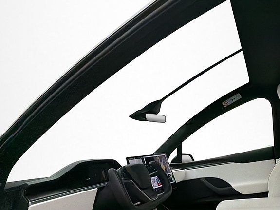 Tesla Model X 21 of 30