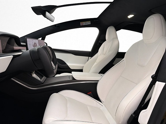 Tesla Model X 15 of 30