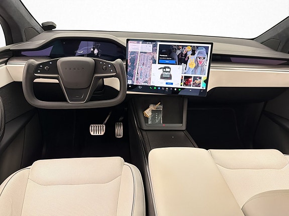 Tesla Model X 16 of 30