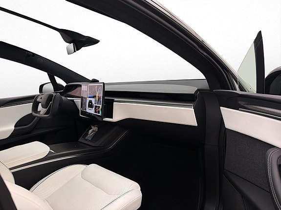 Tesla Model X 18 of 30