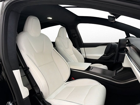 Tesla Model X 17 of 30
