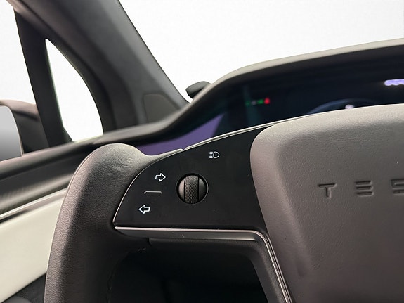 Tesla Model X 24 of 30