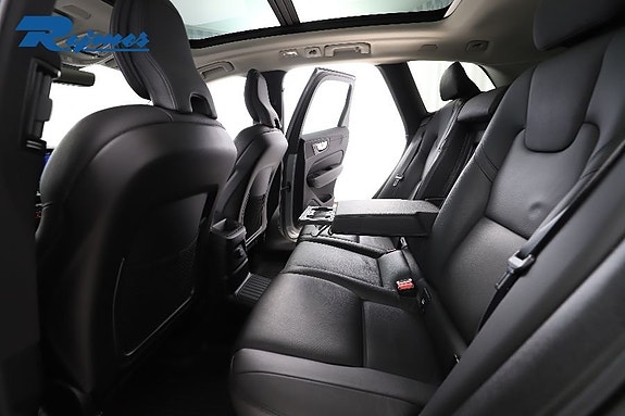 Volvo XC60 8 of 30