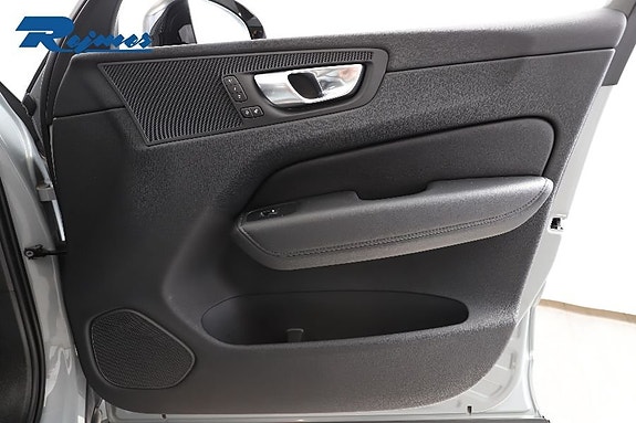 Volvo XC60 15 of 30