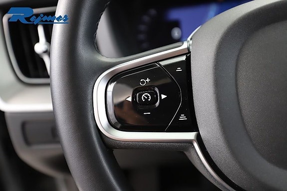 Volvo XC60 13 of 30