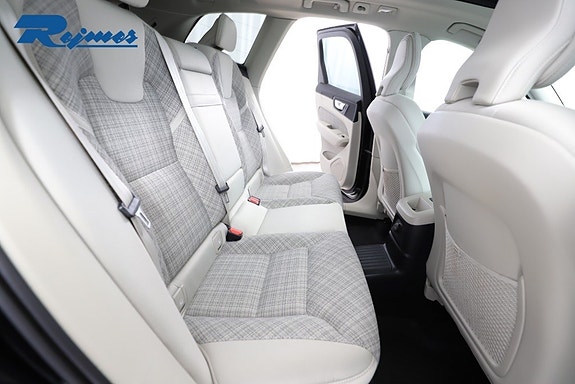 Volvo XC60 10 of 25