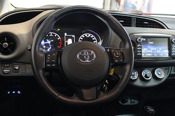 Toyota Yaris 12 of 21