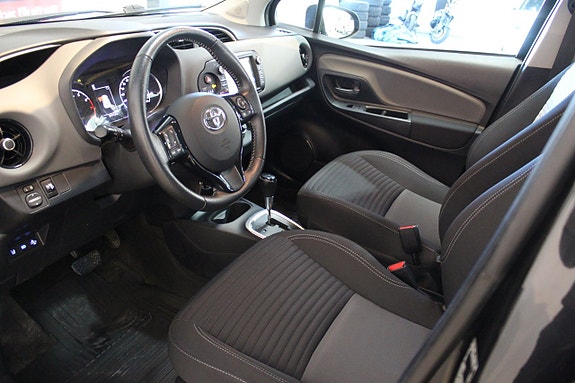 Toyota Yaris 9 of 21