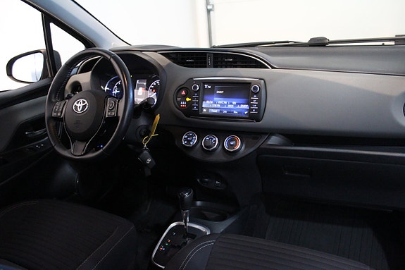 Toyota Yaris 11 of 21
