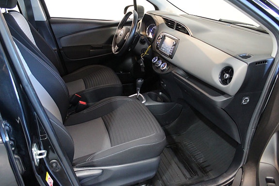 Toyota Yaris 7 of 21