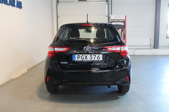 Toyota Yaris 6 of 21