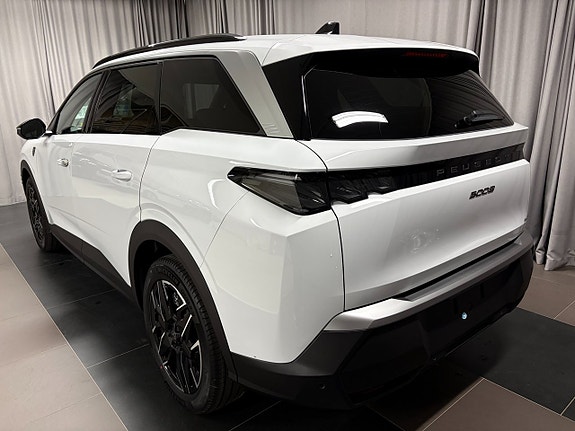 Peugeot 5008 3 of 9