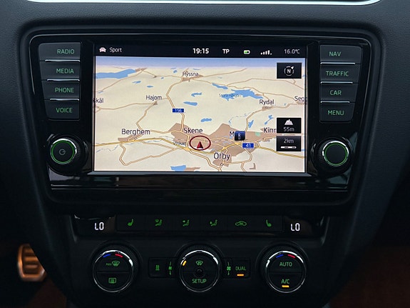Skoda Octavia Scout 17 of 22