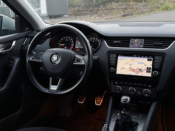 Skoda Octavia Scout 12 of 22