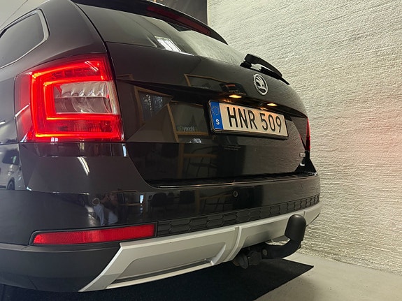 Skoda Octavia Scout 6 of 22