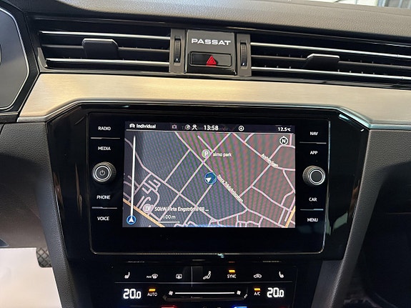 Volkswagen Passat 25 of 27