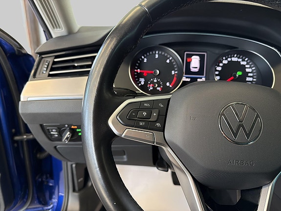 Volkswagen Passat 24 of 27