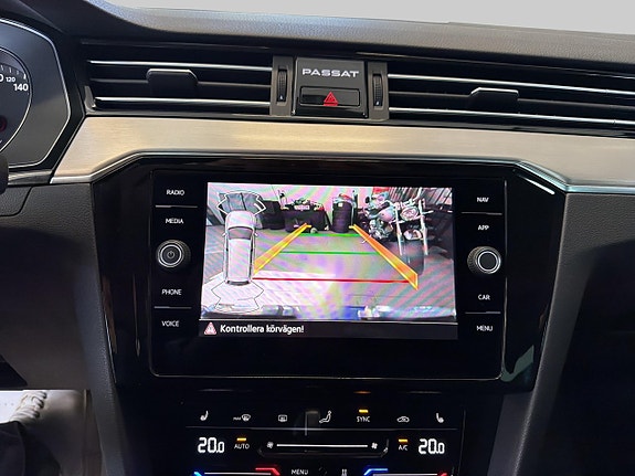 Volkswagen Passat 26 of 27