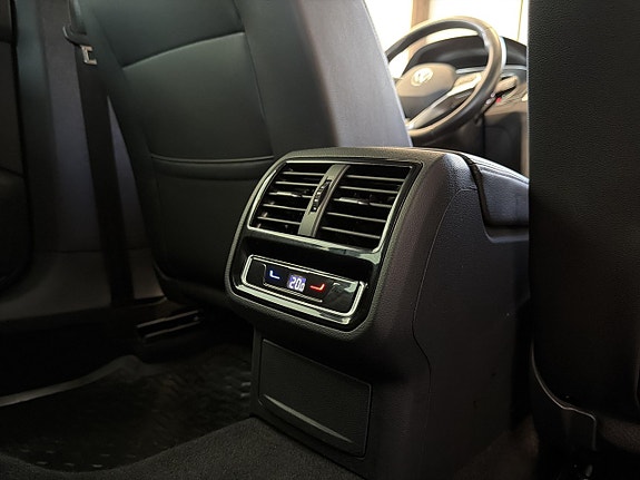 Volkswagen Passat 20 of 27