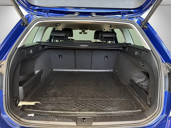 Volkswagen Passat 16 of 27