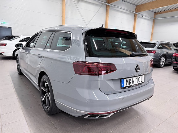 Volkswagen Passat 11 of 24