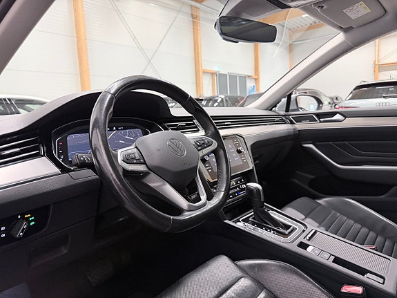 Volkswagen Passat 12 of 24