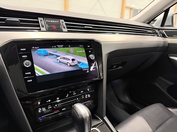 Volkswagen Passat 18 of 24
