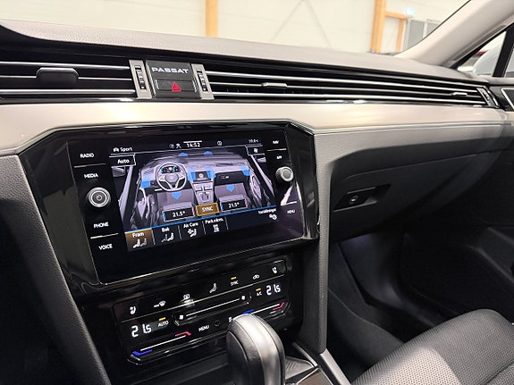 Volkswagen Passat 21 of 24