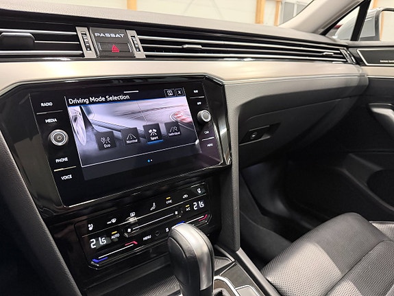Volkswagen Passat 17 of 24