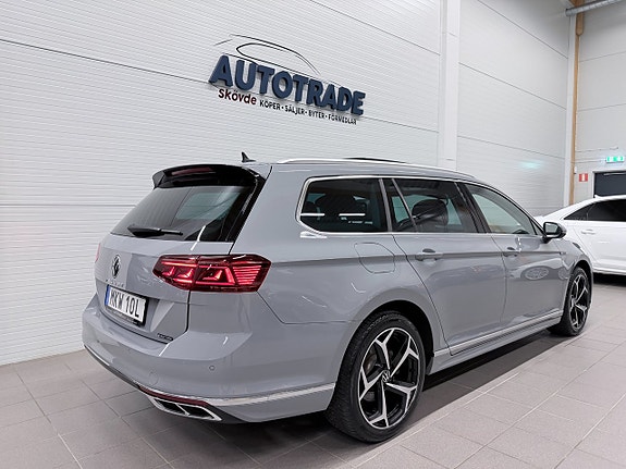 Volkswagen Passat 7 of 24
