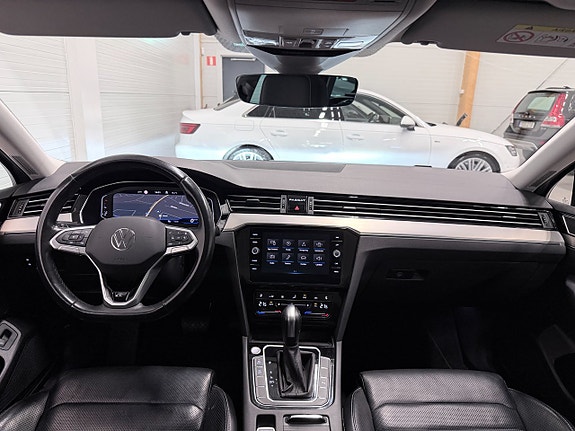 Volkswagen Passat 15 of 24