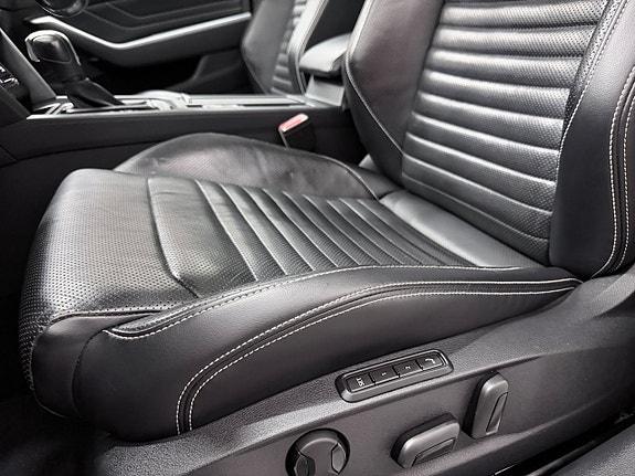 Volkswagen Passat 13 of 24