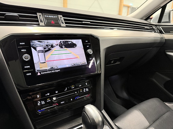 Volkswagen Passat 16 of 24