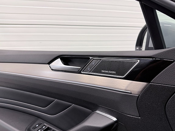 Volkswagen Passat 14 of 24