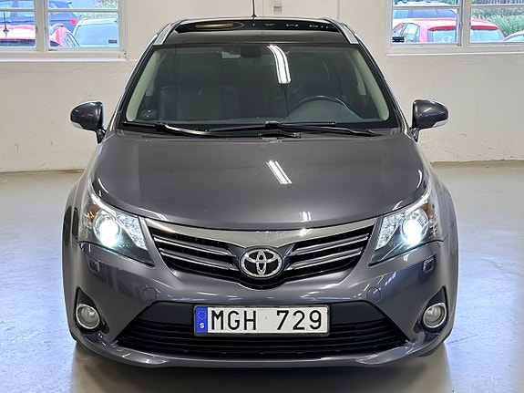 Toyota Avensis 3 of 19