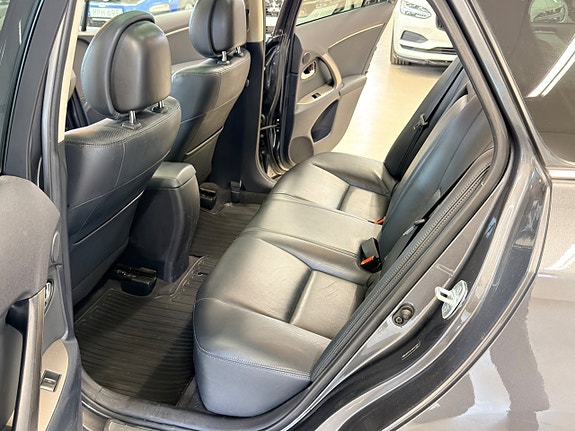 Toyota Avensis 12 of 19