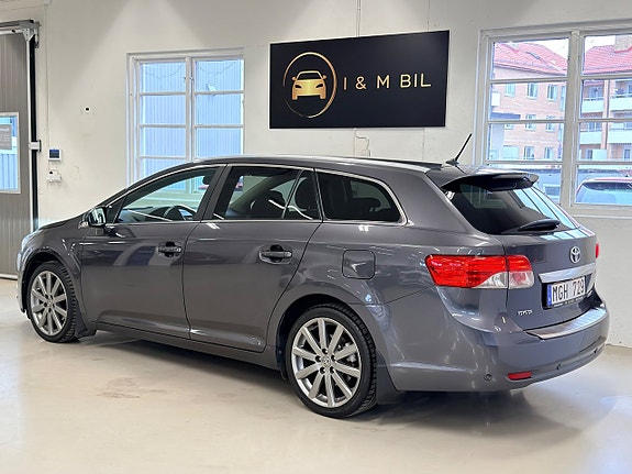 Toyota Avensis 2 of 19