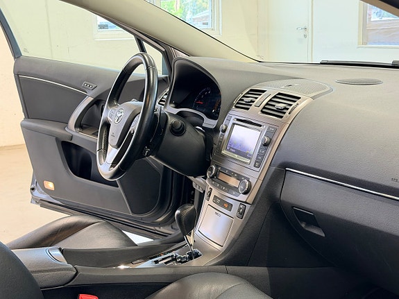 Toyota Avensis 7 of 19