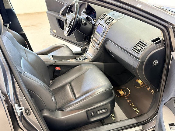 Toyota Avensis 8 of 19