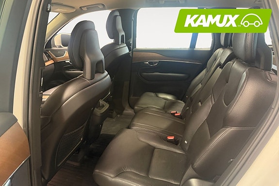 Volvo XC90 10 of 26