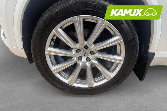 Volvo XC90 8 of 26
