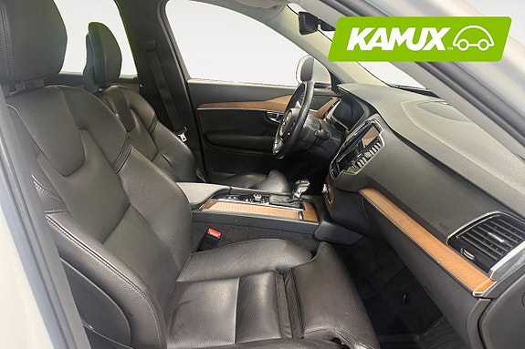 Volvo XC90 16 of 26