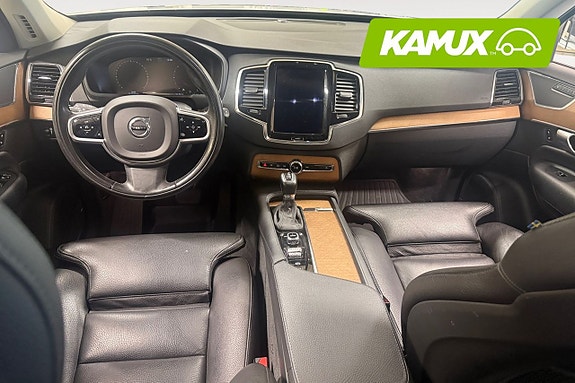 Volvo XC90 11 of 26