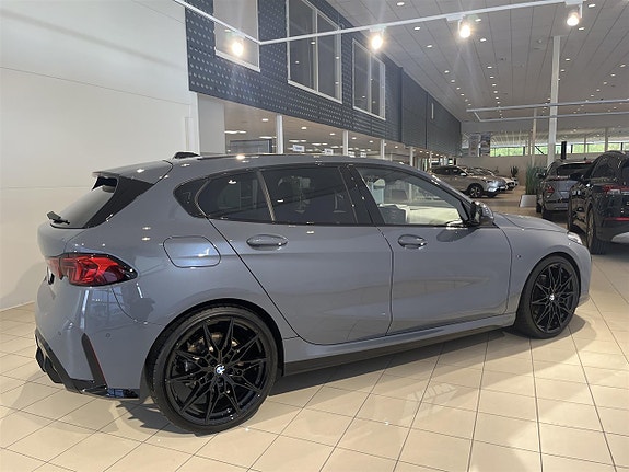 BMW 120 9 of 15